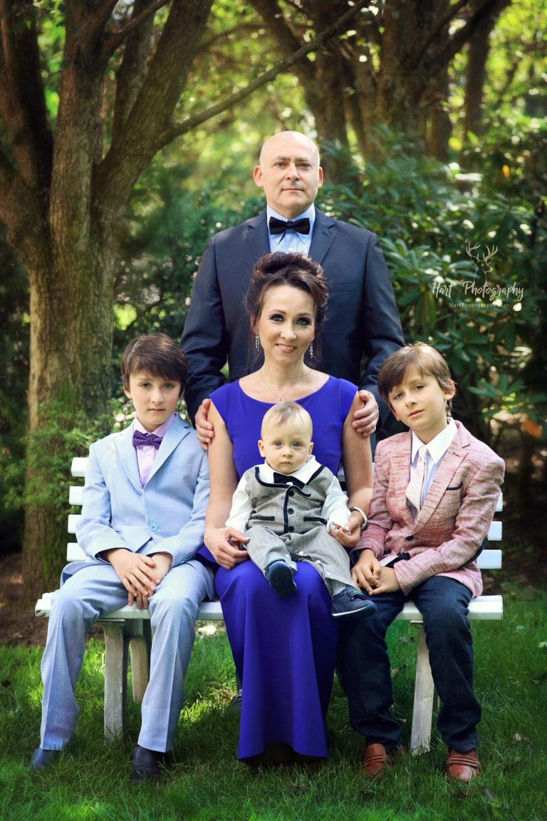 Family Photo Session with mom dad and three boys hartphotography.net 21-285-5799